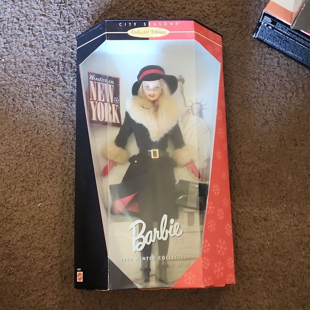 Mattel Barbie City Seasons Winter in New York Collector Edition Doll 1997 19429